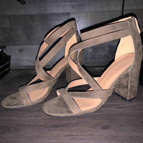 Beautiful olive block heels - Picture 2 of 5